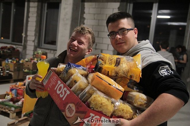 Za nami drugi dzień Świątecznej Zbiórki Żywności: Mamy już niemal 8,5 tony [05.12.2015] - zdjęcie #41 - eOstroleka.pl