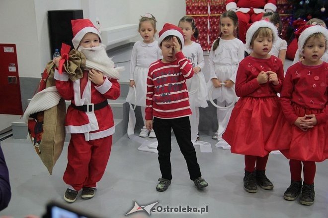 Ostrołęka: Mikołajki w Hali Targowej Feniks [05.12.2015] - zdjęcie #23 - eOstroleka.pl