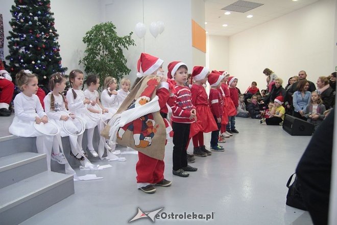 Ostrołęka: Mikołajki w Hali Targowej Feniks [05.12.2015] - zdjęcie #21 - eOstroleka.pl