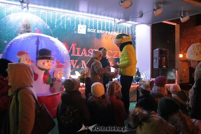 Mobilne miasteczko Świętego Mikołaja zawitało do Ostrołęki [05.12.2015] - zdjęcie #16 - eOstroleka.pl