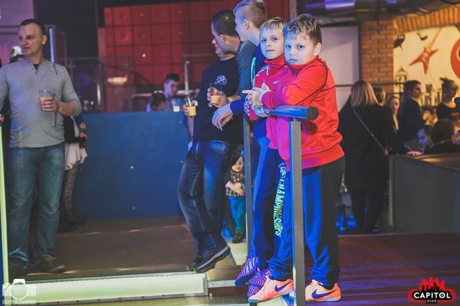 Kinder Party, Minionki i Mikołaj w Clubie Capitol [06.12.2015] - zdjęcie #1 - eOstroleka.pl