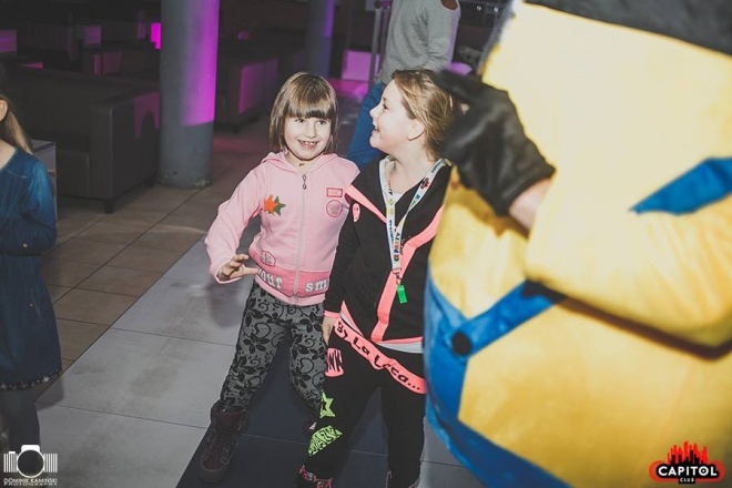 Kinder Party, Minionki i Mikołaj w Clubie Capitol [06.12.2015] - zdjęcie #327 - eOstroleka.pl