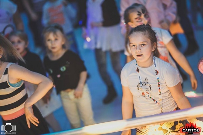 Kinder Party, Minionki i Mikołaj w Clubie Capitol [06.12.2015] - zdjęcie #324 - eOstroleka.pl