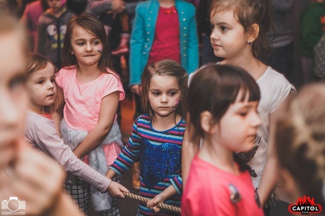Kinder Party, Minionki i Mikołaj w Clubie Capitol [06.12.2015] - zdjęcie #65 - eOstroleka.pl