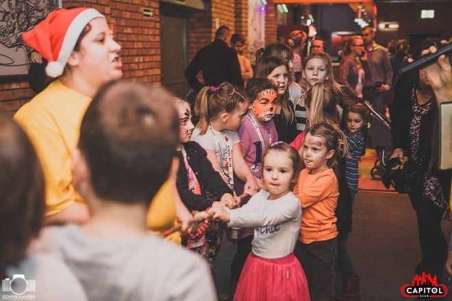 Kinder Party, Minionki i Mikołaj w Clubie Capitol [06.12.2015] - zdjęcie #67 - eOstroleka.pl