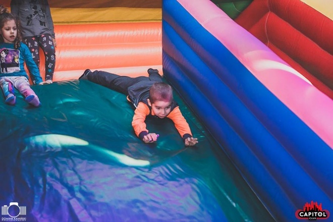 Kinder Party, Minionki i Mikołaj w Clubie Capitol [06.12.2015] - zdjęcie #283 - eOstroleka.pl