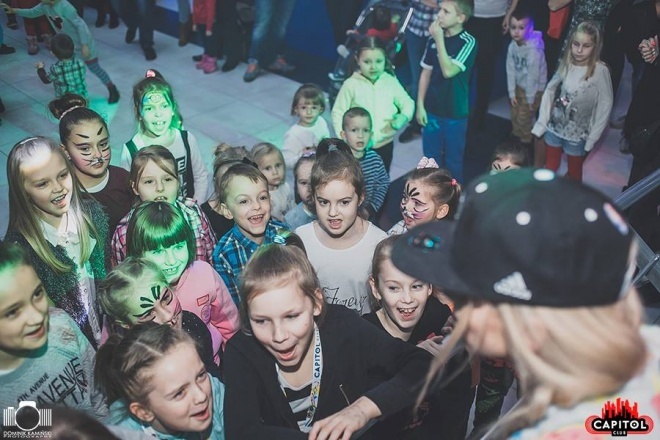 Kinder Party, Minionki i Mikołaj w Clubie Capitol [06.12.2015] - zdjęcie #89 - eOstroleka.pl