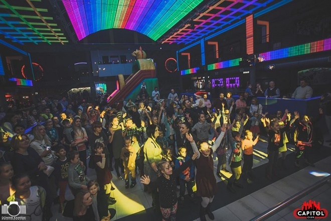 Kinder Party, Minionki i Mikołaj w Clubie Capitol [06.12.2015] - zdjęcie #258 - eOstroleka.pl