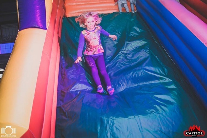 Kinder Party, Minionki i Mikołaj w Clubie Capitol [06.12.2015] - zdjęcie #204 - eOstroleka.pl