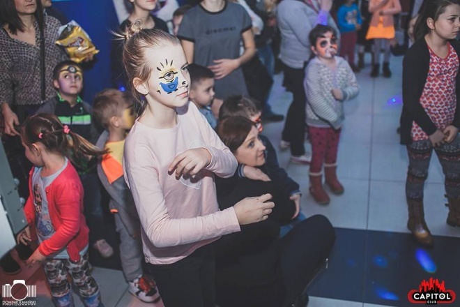 Kinder Party, Minionki i Mikołaj w Clubie Capitol [06.12.2015] - zdjęcie #195 - eOstroleka.pl