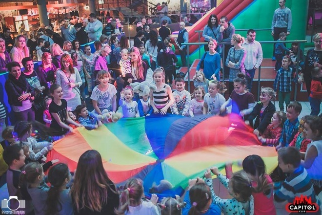 Kinder Party, Minionki i Mikołaj w Clubie Capitol [06.12.2015] - zdjęcie #180 - eOstroleka.pl