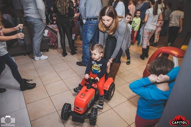 Kinder Party, Minionki i Mikołaj w Clubie Capitol [06.12.2015] - zdjęcie #174 - eOstroleka.pl