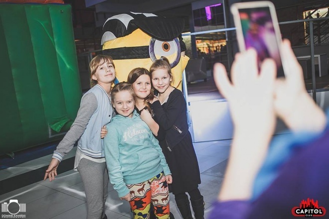 Kinder Party, Minionki i Mikołaj w Clubie Capitol [06.12.2015] - zdjęcie #153 - eOstroleka.pl