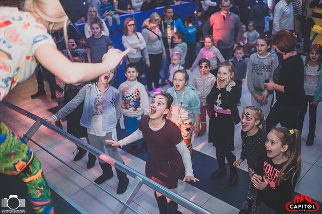 Kinder Party, Minionki i Mikołaj w Clubie Capitol [06.12.2015] - zdjęcie #135 - eOstroleka.pl