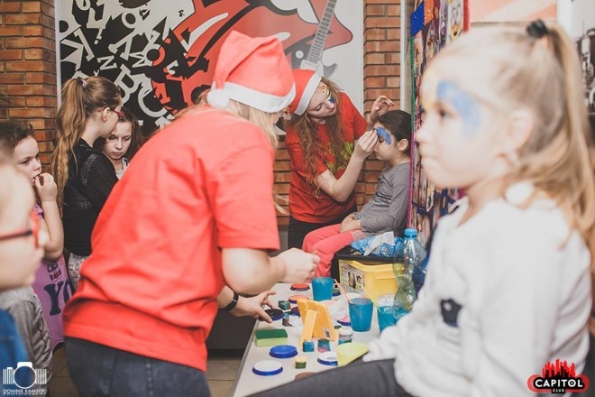 Kinder Party, Minionki i Mikołaj w Clubie Capitol [06.12.2015] - zdjęcie #123 - eOstroleka.pl