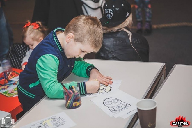 Kinder Party, Minionki i Mikołaj w Clubie Capitol [06.12.2015] - zdjęcie #117 - eOstroleka.pl
