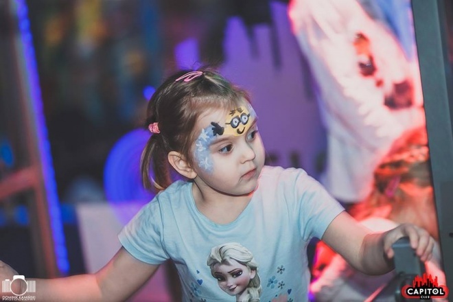 Kinder Party, Minionki i Mikołaj w Clubie Capitol [06.12.2015] - zdjęcie #101 - eOstroleka.pl