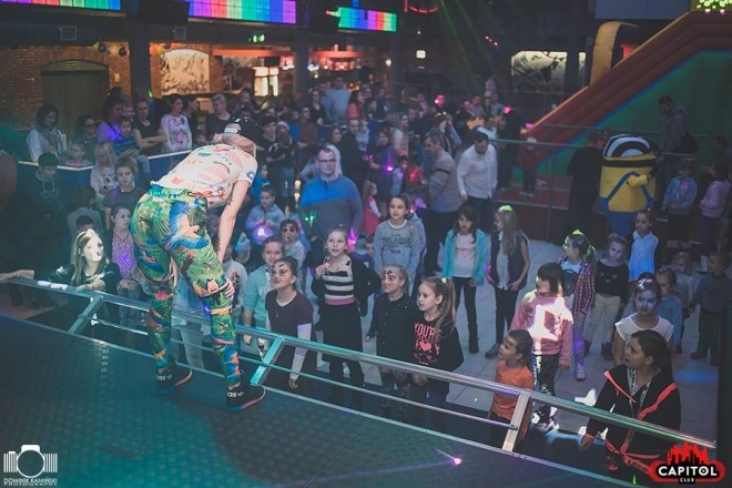 Kinder Party, Minionki i Mikołaj w Clubie Capitol [06.12.2015] - zdjęcie #97 - eOstroleka.pl