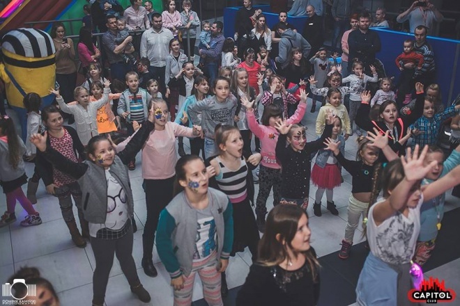 Kinder Party, Minionki i Mikołaj w Clubie Capitol [06.12.2015] - zdjęcie #277 - eOstroleka.pl