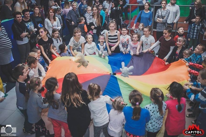 Kinder Party, Minionki i Mikołaj w Clubie Capitol [06.12.2015] - zdjęcie #273 - eOstroleka.pl
