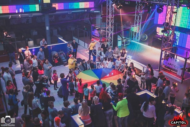 Kinder Party, Minionki i Mikołaj w Clubie Capitol [06.12.2015] - zdjęcie #166 - eOstroleka.pl