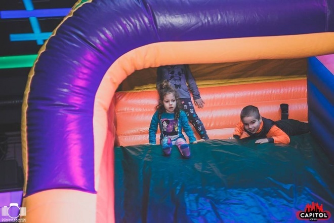 Kinder Party, Minionki i Mikołaj w Clubie Capitol [06.12.2015] - zdjęcie #160 - eOstroleka.pl