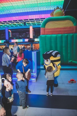 Kinder Party, Minionki i Mikołaj w Clubie Capitol [06.12.2015] - zdjęcie #142 - eOstroleka.pl