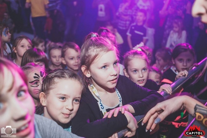 Kinder Party, Minionki i Mikołaj w Clubie Capitol [06.12.2015] - zdjęcie #136 - eOstroleka.pl