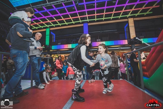 Kinder Party, Minionki i Mikołaj w Clubie Capitol [06.12.2015] - zdjęcie #114 - eOstroleka.pl