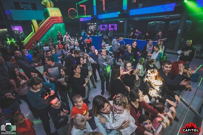 Kinder Party, Minionki i Mikołaj w Clubie Capitol [06.12.2015] - zdjęcie #112 - eOstroleka.pl