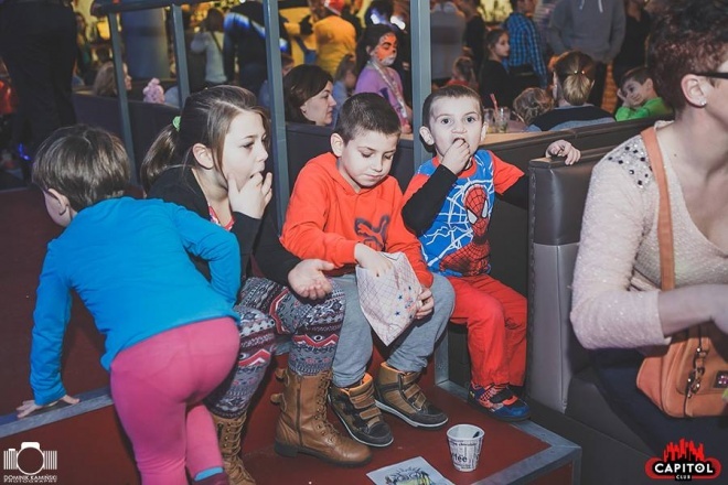 Kinder Party, Minionki i Mikołaj w Clubie Capitol [06.12.2015] - zdjęcie #82 - eOstroleka.pl