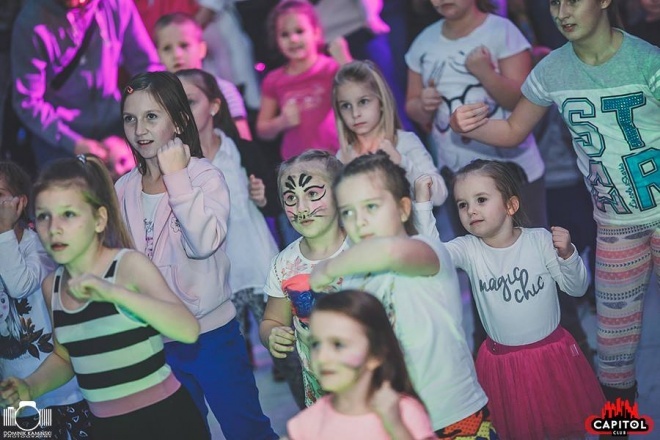 Kinder Party, Minionki i Mikołaj w Clubie Capitol [06.12.2015] - zdjęcie #77 - eOstroleka.pl