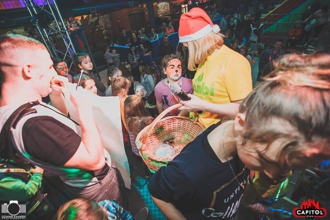 Kinder Party, Minionki i Mikołaj w Clubie Capitol [06.12.2015] - zdjęcie #76 - eOstroleka.pl