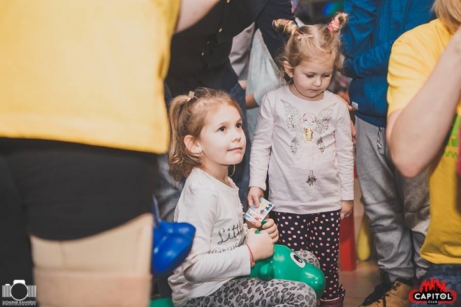 Kinder Party, Minionki i Mikołaj w Clubie Capitol [06.12.2015] - zdjęcie #73 - eOstroleka.pl