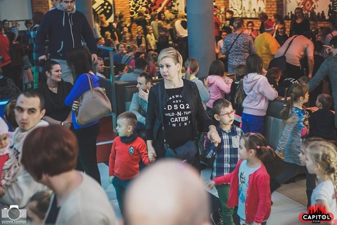 Kinder Party, Minionki i Mikołaj w Clubie Capitol [06.12.2015] - zdjęcie #62 - eOstroleka.pl