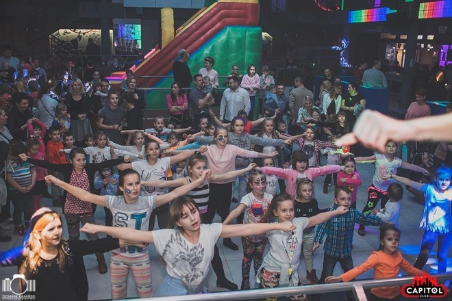 Kinder Party, Minionki i Mikołaj w Clubie Capitol [06.12.2015] - zdjęcie #51 - eOstroleka.pl