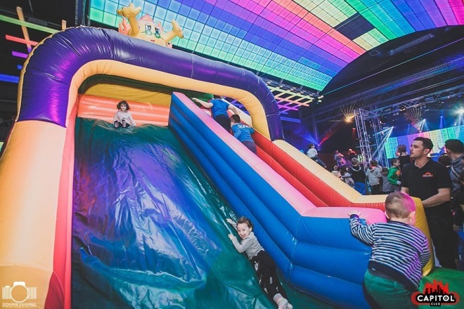 Kinder Party, Minionki i Mikołaj w Clubie Capitol [06.12.2015] - zdjęcie #47 - eOstroleka.pl