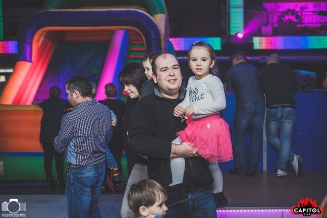 Kinder Party, Minionki i Mikołaj w Clubie Capitol [06.12.2015] - zdjęcie #44 - eOstroleka.pl