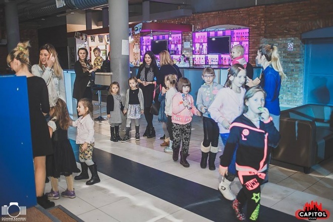 Kinder Party, Minionki i Mikołaj w Clubie Capitol [06.12.2015] - zdjęcie #42 - eOstroleka.pl