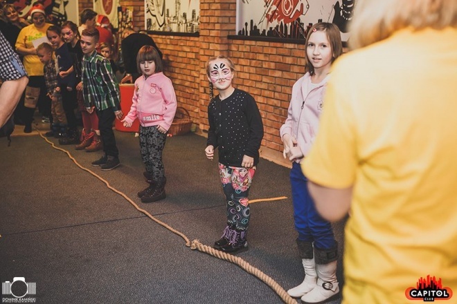 Kinder Party, Minionki i Mikołaj w Clubie Capitol [06.12.2015] - zdjęcie #39 - eOstroleka.pl