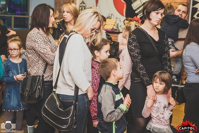 Kinder Party, Minionki i Mikołaj w Clubie Capitol [06.12.2015] - zdjęcie #37 - eOstroleka.pl