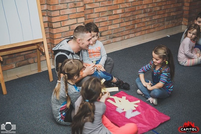 Kinder Party, Minionki i Mikołaj w Clubie Capitol [06.12.2015] - zdjęcie #33 - eOstroleka.pl