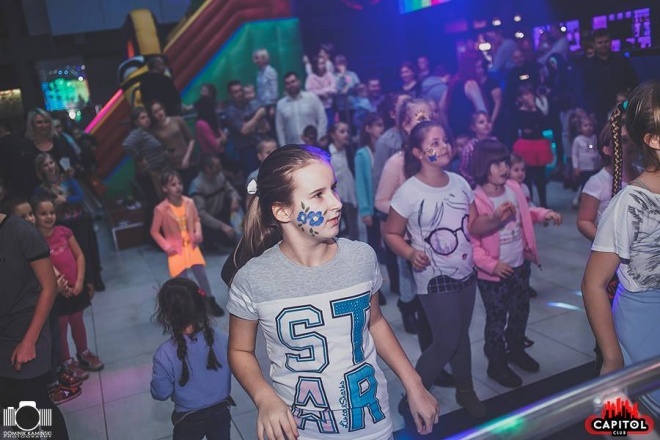 Kinder Party, Minionki i Mikołaj w Clubie Capitol [06.12.2015] - zdjęcie #30 - eOstroleka.pl