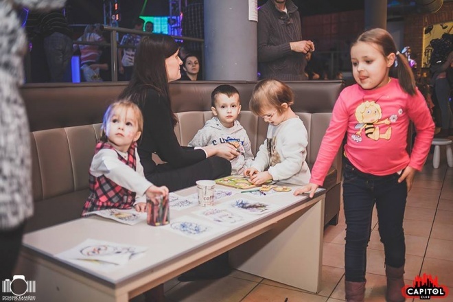 Kinder Party, Minionki i Mikołaj w Clubie Capitol [06.12.2015] - zdjęcie #22 - eOstroleka.pl