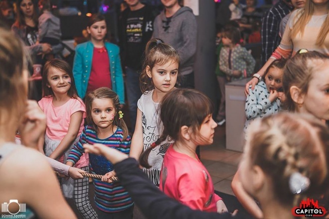 Kinder Party, Minionki i Mikołaj w Clubie Capitol [06.12.2015] - zdjęcie #18 - eOstroleka.pl