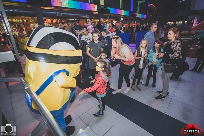 Kinder Party, Minionki i Mikołaj w Clubie Capitol [06.12.2015] - zdjęcie #11 - eOstroleka.pl