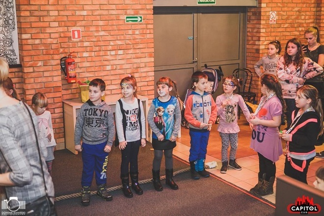 Kinder Party, Minionki i Mikołaj w Clubie Capitol [06.12.2015] - zdjęcie #1 - eOstroleka.pl