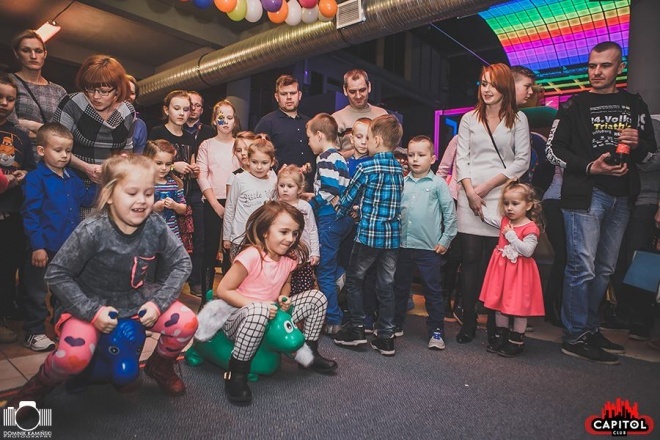 Kinder Party, Minionki i Mikołaj w Clubie Capitol [06.12.2015] - zdjęcie #221 - eOstroleka.pl