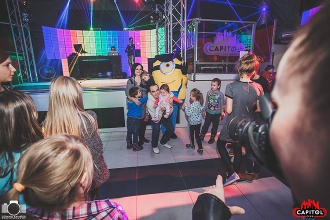 Kinder Party, Minionki i Mikołaj w Clubie Capitol [06.12.2015] - zdjęcie #182 - eOstroleka.pl