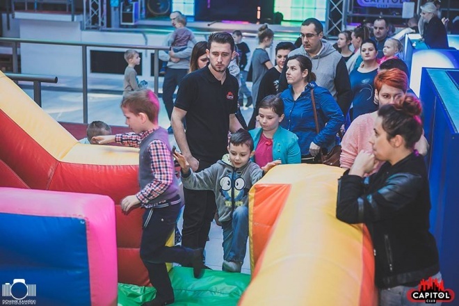 Kinder Party, Minionki i Mikołaj w Clubie Capitol [06.12.2015] - zdjęcie #137 - eOstroleka.pl